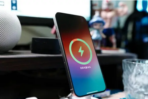 松滋苹果15换屏服务分享用什么充电器给iPhone15充电更好 